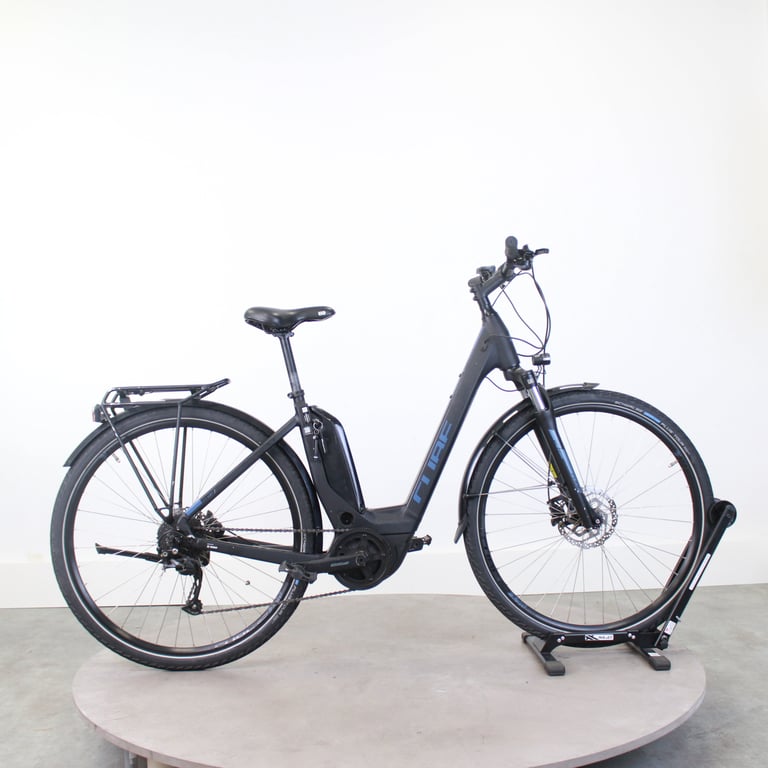Vélo Tout Chemin Électrique Cube Hpa Touring Exc - Idéal Pour Balades Urbaines - Très Bon État