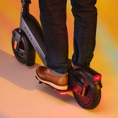 Pure Electric x McLaren 500 W Edición Especial Scooter Eléctrico Negro