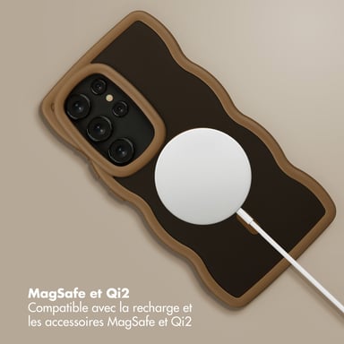 Selencia Coque arrière Wavy avec MagSafe pour Samsung Galaxy S24 Ultra - Mocha Brown
