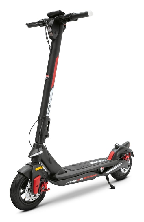 Trottinette DUCATI PRO3R avec clignotants Cadre Mag Moteur 28Nm Pneu 10'' Tubeless Frein Avt et Arr à disque 18kg Batt 48V 10 4Ah 499Wh Bluetooth IPX5 Neuf - vue 3