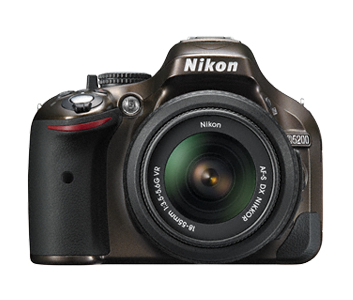 Nikon D5200 + AF-S DX NIKKOR 18-55mm Cuerpo de la cámara SLR 24,1 MP CMOS 6000 x 4000 Pixeles Bronce