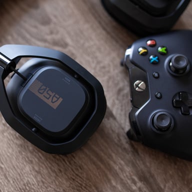 ASTRO Gaming A50 + Stazione Base Cuffia wireless ad archetto Play Nero, Oro
