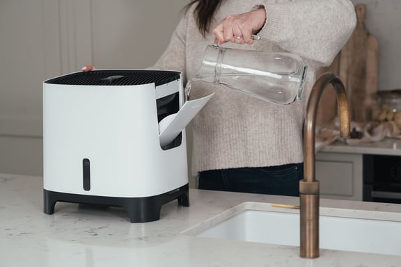 Humidificador evaporativo Meaco Armin® 680ml, aire saludable, alivio para alergias, funcionamiento silencioso, tecnología evaporativa y sin cal, ideal para hogar.