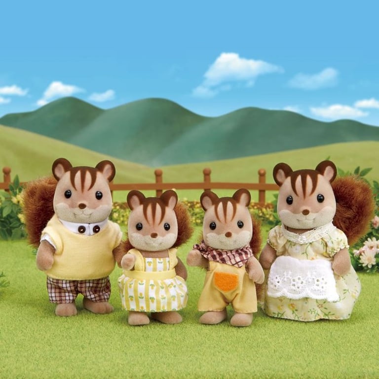 Figurines Sylvanian Families Walnut Squirrel Family 4172 - Lot de 4 écureuils articulés Maman Papa Fils Fille - Couleurs assorties - Neuf