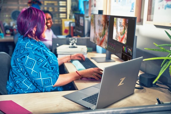 HP Z24m G3 60,5 cm (23,8'') 2560 x 1440 píxeles Quad HD Plata