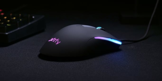 CHERRY XTRFY M1 RGB USB Type-A Mouse ottico da 7200 DPI per destrimani