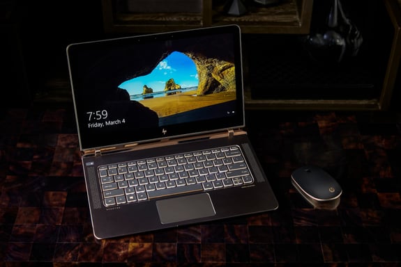 Ratón inalámbrico HP Z5000 Ratón Bluetooth blanco Superficie lisa y brillante Bandas de goma antideslizantes E5C13AA