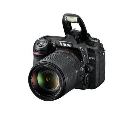 Nikon D7500 + AF-S DX NIKKOR 18-140 VR Kit d'appareil-photo SLR 20,9 MP CMOS 5568 x 3712 pixels Noir