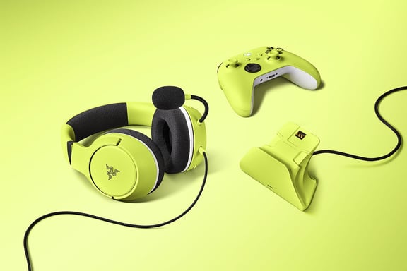 Razer Essential Duo Bundle Cuffie con archetto cablato e supporto di ricarica giallo