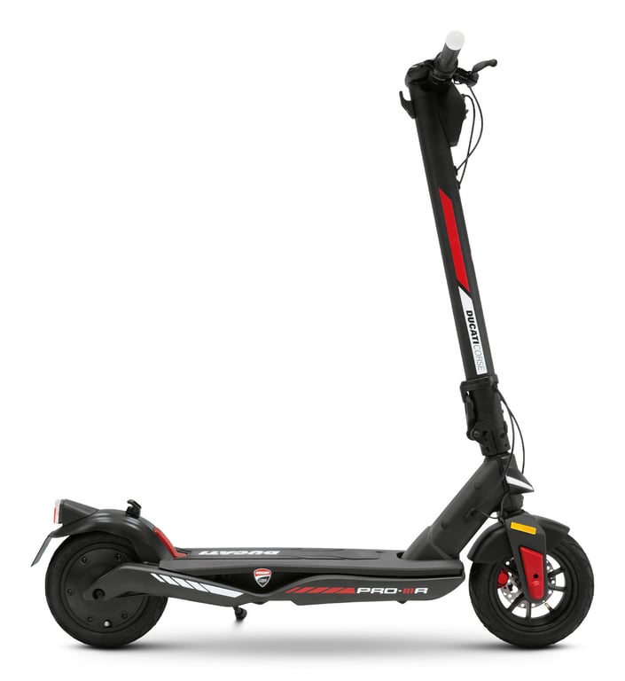 Trottinette DUCATI PRO3R avec clignotants Cadre Mag Moteur 28Nm Pneu 10'' Tubeless Frein Avt et Arr à disque 18kg Batt 48V 10 4Ah 499Wh Bluetooth IPX5 Neuf