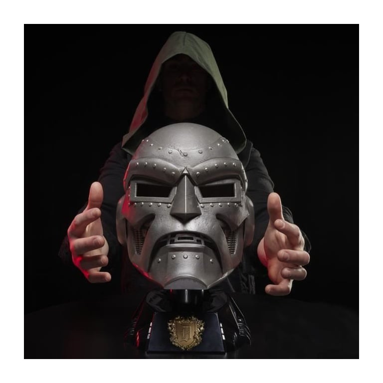 Casque premium de Doctor Doom, article de cosplay, pour adultes, Marvel Legends Series, Des 14 ans - Neuf