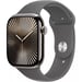 Apple Watch Series 10 (2024) GPS + Cellular, Boitier Titane Naturel de 46mm avec bracelet Caoutchouc S/M, Gris