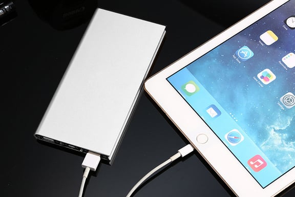 Batterie Externe Plate pour Smartphone Tablette Chargeur Universel Power Bank 6000mAh 2 Port USB