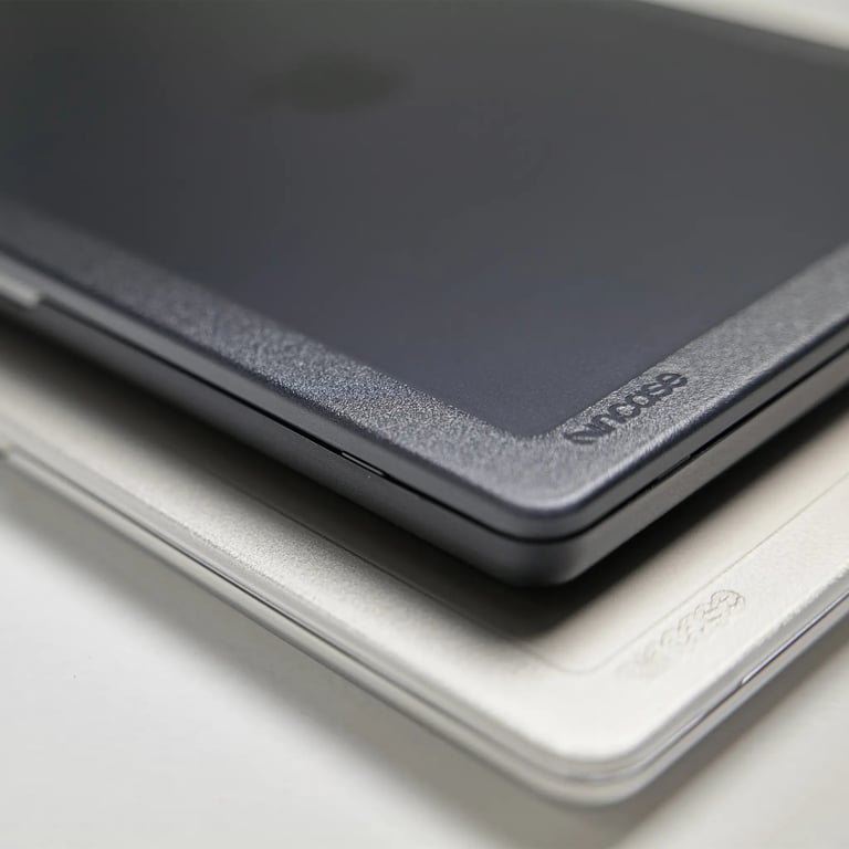 Incase Edge Hardshell Case avec Makrolon® pour MacBook Air 13 pouces (M2/M3, 2022-2024) - Neuf