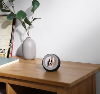 Eufy Security Indoor CAM 2K Pan & Tilt, Camara vigilancia WiFi Interior, Reconocimiento de Personas, con Asistente de Voz, Sensor de Movimiento, nessun canone mensile, No se Requiere HomeBase