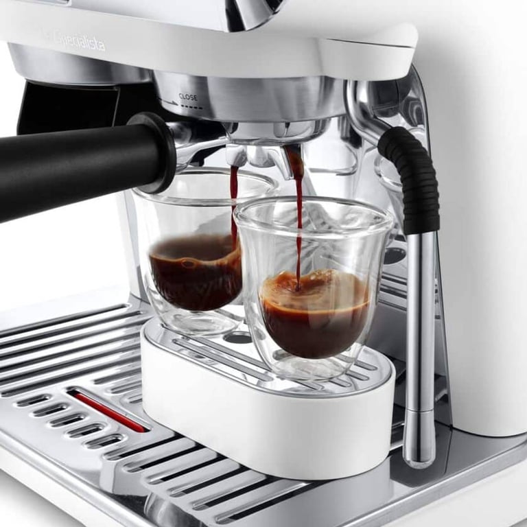 Machine à expresso DeLonghi EC9155.W – 15 Bars, Mousseur à lait, 1,7L - vue 3