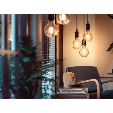 Philips Hue White Ambiance E27 Filament G93 Globe è una lampadina LED connessa con Bluetooth e compatibilità con Alexa, Google e Homekit.
