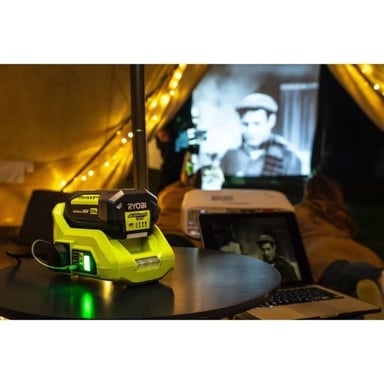 Transformador 36V MAXPOWER RYOBI - Potencia continua de 300W, puertos USB-A y USB-C, lámpara LED