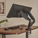 Aisens PRO Support de Table Contrepoids Rotatif et Inclinable pour Moniteur/TV 9kg (3 Pivots - 2 Bra