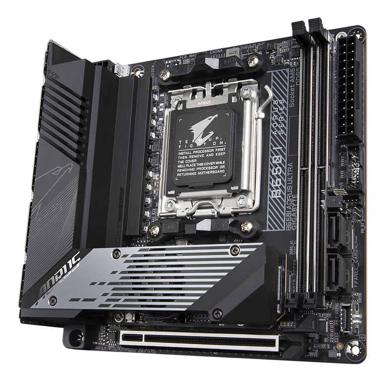 GIGABYTE B650I AORUS ULTRA Carte Mère Compatible avec les processeurs AMD Ryzen 9000 VRM numérique 8+2+1 jusqu'à 7200MHz DDR5 OC 1x PCIe 5.0 + 2x PCIe 4.0 .2 Wi Fi 6E LAN 2.5GbE USB 3.2 Gen 2x2 Neuf - vue 2