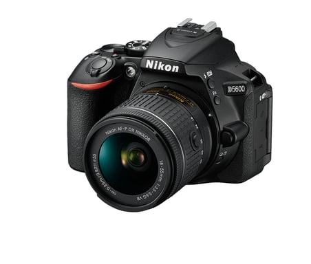 Nikon D5600 + Kit fotocamera reflex AF-P DX 18-55 mm G VR 24,2 MP CMOS 6000 x 4000 pixel Nero