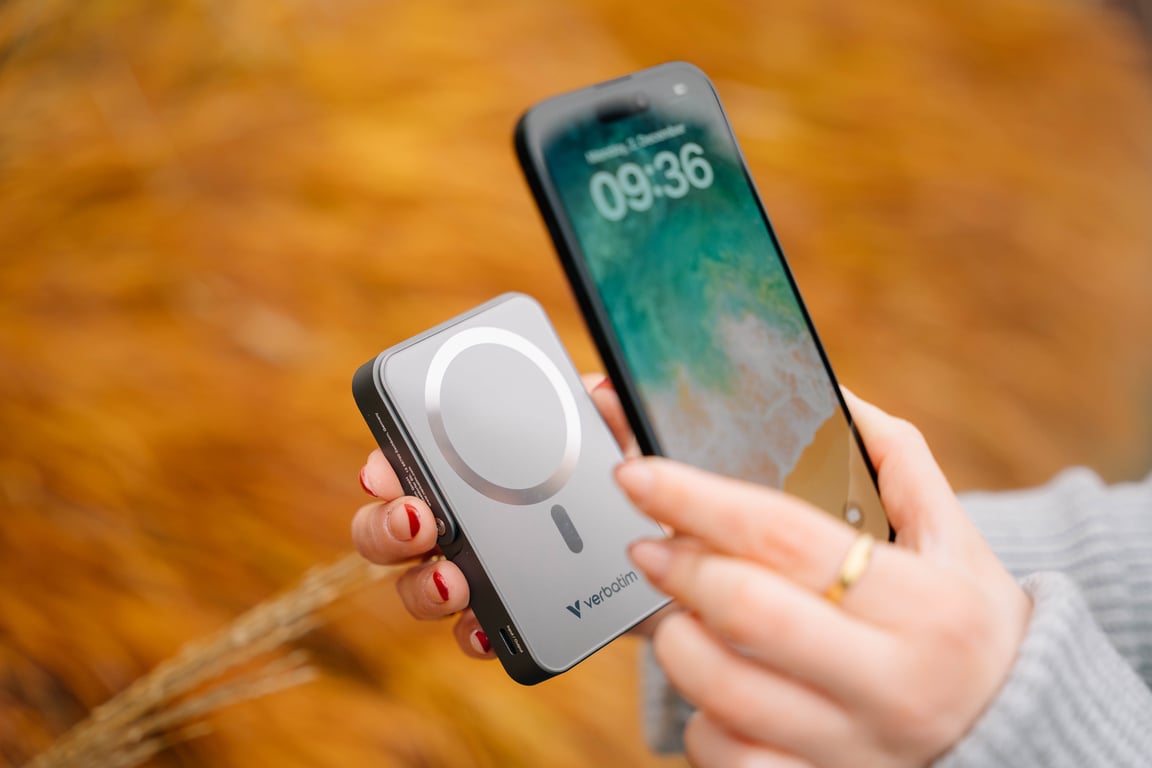 Batterie Externe Charge N Go MagSafe 10000mAh avec Stand Bleu Verbatim - Neuf