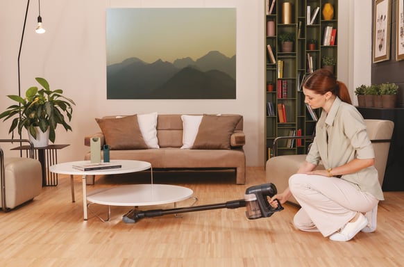 Hoover HF401H 011 Aspiradora escoba 2 en 1 Batería Secar Sin bolsa 0,7 L 240 W Negro, Plata