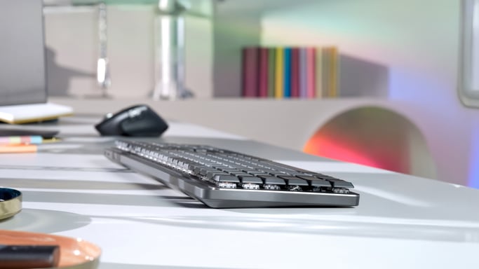 Logitech 920-010757 Tastiera da tavolo RF senza fili + Bluetooth QWERTY US International Graphite, Grigio