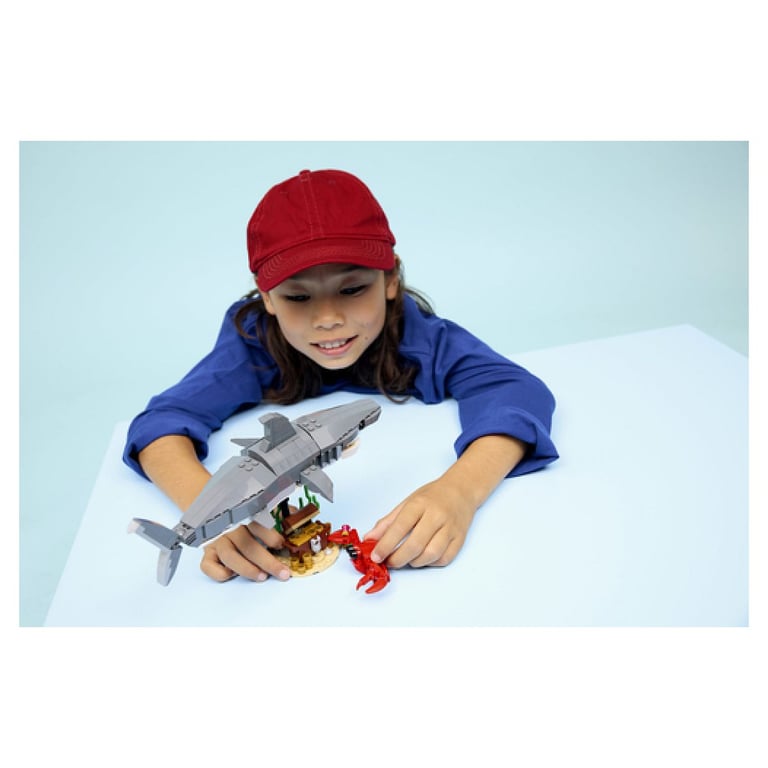 LEGO Creator 3-en-1 Le redoutable requin et le coffre au trésor 31381 - vue 6