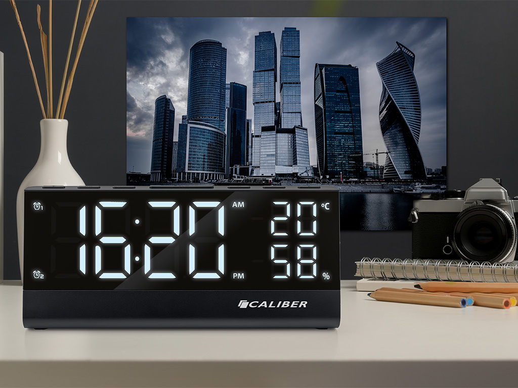 Radio Reloj Digital con Radio FM - Temperatura y Humedad - Doble Alarma -  Pantalla Grande (HCG023) - Caliber