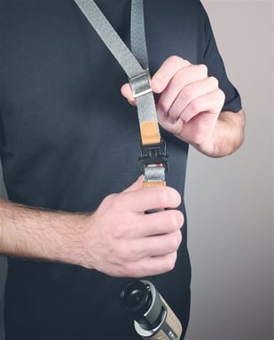 Courroie de transport universelle Go View PORTR Mono pour Jumelles et Appareils photo - Gris et Marron - Garantie 2 ans