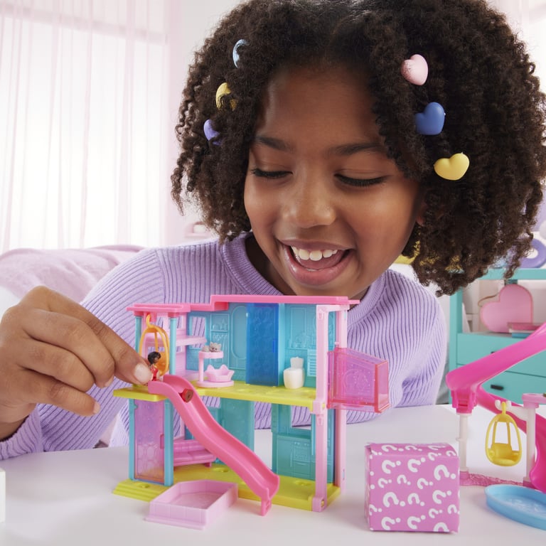 Barbie Coffrets Maison de Poupée Mini BarbieLand comprenant la Maison de Rêve de Barbie en petit format une poupée Barbie surprise de 3 8 cm du mobilier des accessoires + HYF46 - vue 3