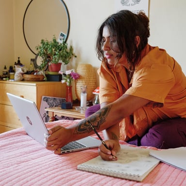 HP 15-fc0087ns AMD Ryzen™ 3 7320U Ordinateur portable 39,6 cm (15.6'') Full HD 8 Go LPDDR5-SDRAM 256 Go SSD Wi-Fi 6 (802.11ax) Windows 11 Home in S mode Argent