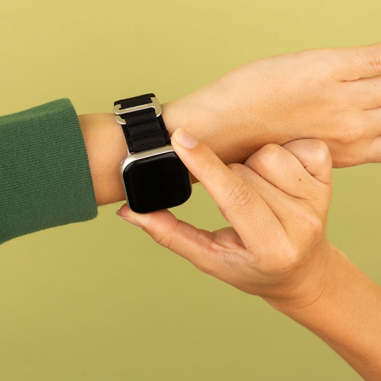 imoshion Bracelet en nylon Alpine pour Apple Watch | 38/40/41/42 mm - Noir - Neuf
