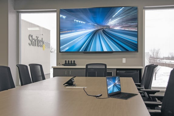 StarTech.com Adattatore multiporta USB-C - Da USB-C a HDMI o Mini DisplayPort 4K 60Hz - Alimentazione passante 100W - Hub USB a 4 porte 10Gbps - Mini Dock USB Type-C - Cavo integrato da 30 cm