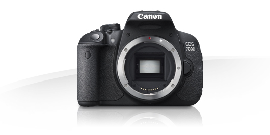Canon Eos 700D + 40Mm Is Stm Kit D'Appareil-Photo Slr 18 Mp Cmos 5184 X 3456 Pixels Noir - Très Bon État