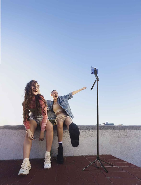 Cellularline Selfie Stick Max Perche selfie multifonction avec support quadrapod réglable et commande Bluetooth idéale pour des prises stables et un positionnement flexible partout Neuf - vue 3