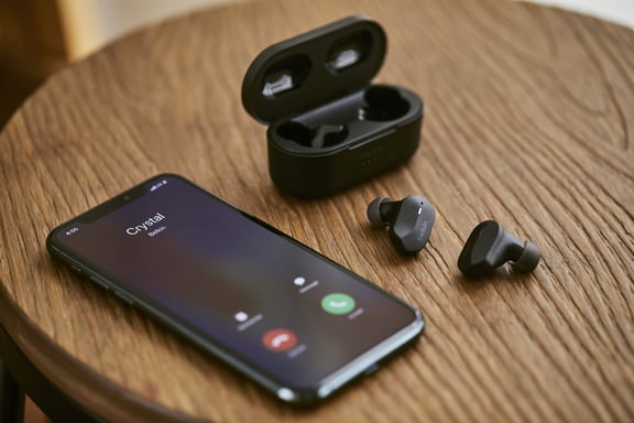 Belkin Écouteurs True Wireless SoundForm Freedom (Localiser d'Apple, écouteurs Bluetooth avec étui de recharge sans fil, certification IPX5 avec basses profondes, pour iPhone et Android, noirs)