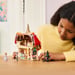 LEGO Wicked 75690 Glinda y Elphaba en la Tierra de los Munchkins - Juego de construcción para niños de 9 años
