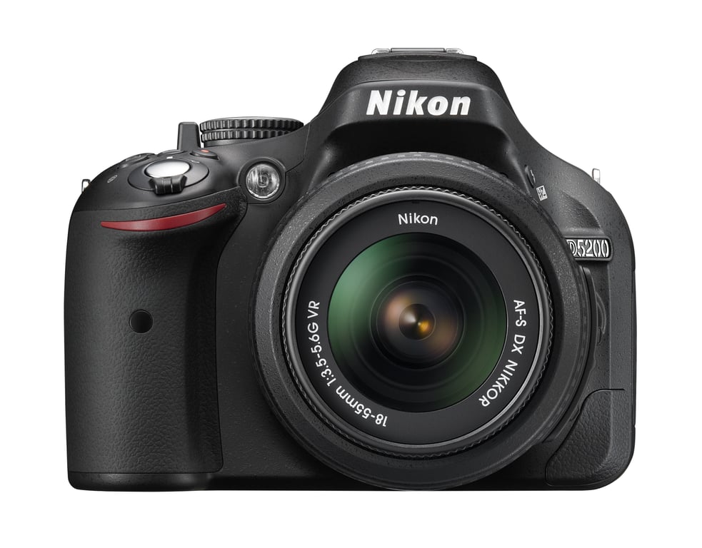 Nikon D5200 + Objectif AF DX 18 55 mm VR II - vue 2