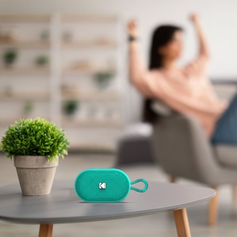 Kodak Enceinte Portable Sans Fil PWS 2284 Étanche IPX7 Bluetooth RMS TWS Stéréo Batterie 1500mAh Autonomie 10 12h Fonction Mains Libres Sangle Silicone Câble Type C Inclus Neuf - vue 3