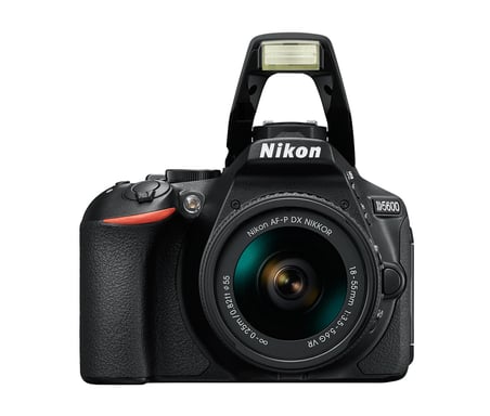 Nikon D5600 + AF-P DX 18-55 mm VR + kit fotocamera reflex SD da 16 GB 24,2 MP CMOS 6000 x 4000 pixel Nero