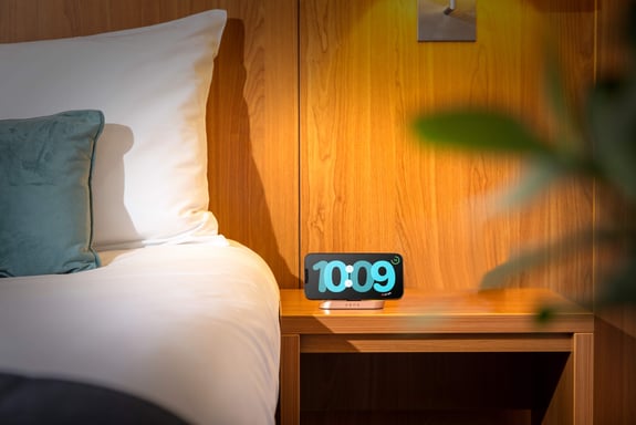 OtterBox Zens Nightstand Magnetic Wireless Charger Pro 2, Cobre