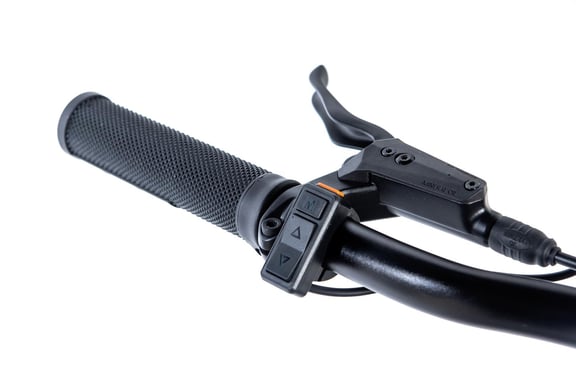 E-ROAD, Shimano Altus 8v, Frenos de disco Hidráulicos, Batería Ion Litio integrada y extraible de 36V 10Ah