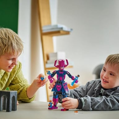 | Marvel 76316 Les Quatre Fantastiques contre la figurine de Galactus - Jeu des 9 ans