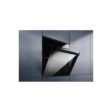 Four Electrolux EOE8P19WH