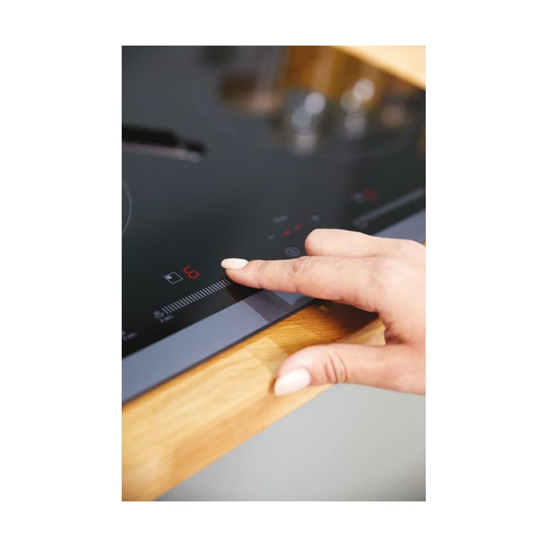 Plaque de cuisson à induction CANDY Elite CIES642MCTT Verre trempé 60 cm 4 amplificateurs - vue 3