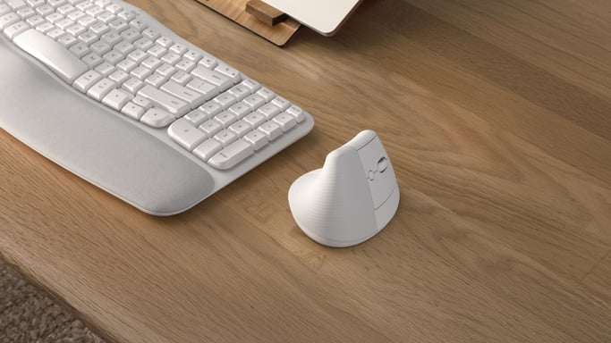 Logitech Lift Ergonomic Vertical Wireless Mouse, Bluetooth o Logi Bolt USB Receiver, Silent - Off White