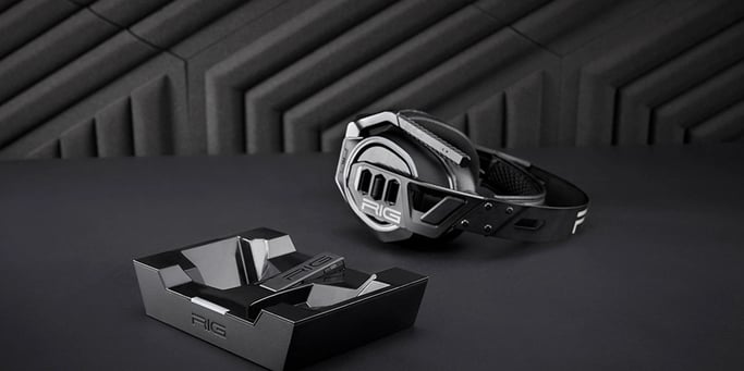 Plantronics RIG 900 Max HS Auriculares inalámbricos para juegos Doble conectividad y base de carga Negro para PS5 Nintendo Switch y PC