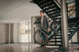 Bicicleta eléctrica de fibra de carbono MIHOGO AIR MAX con doble batería, app inteligente y frenos hidráulicos - azul
